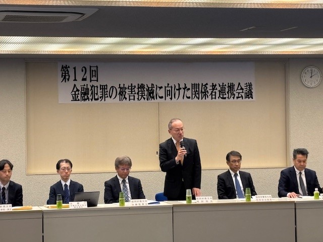 開会挨拶をする加藤理財部長の写真