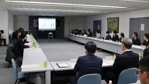 佐賀県警察本部の講演を聞く参加者の写真