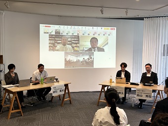 オンラインで会話するスピーカーと学生たち