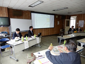 金融犯罪に対する事前の備えの重要性について話す北海道財務局の講師
