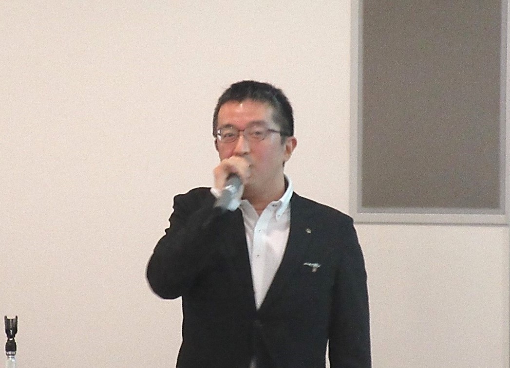 自動車サプライヤー企業の事業承継支援について講演を行う福島氏の画像
