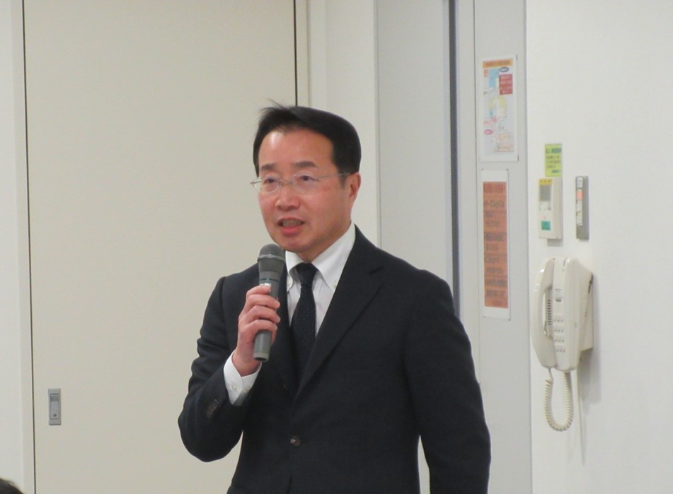 勉強会の開会挨拶を行う大庭所長の画像