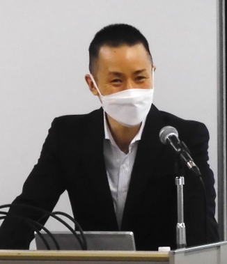講演中の長谷川講師の写真