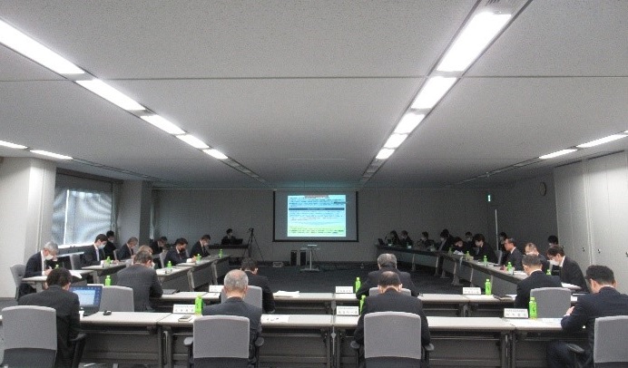 関東財務局草彅金融調整官が講演を行っている時の会場の写真