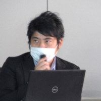 講演を行っている関東経済産業局堀内中小企業金融課長の写真