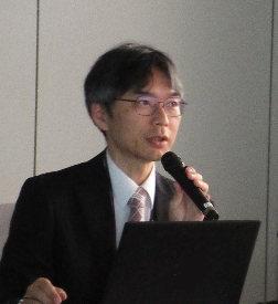 講演を行っている埼玉労働局朝長指導課長の写真