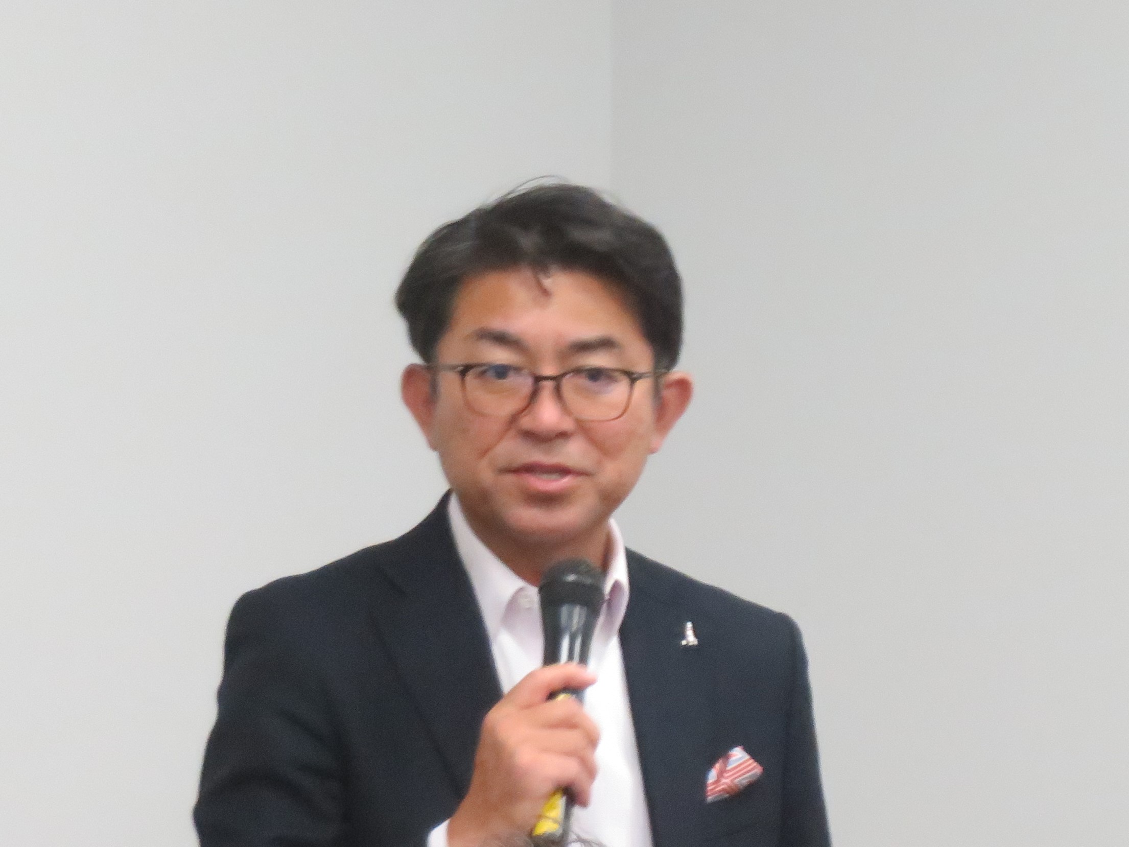 人材確保と人材定着の取り組みについて講演する佐々木氏