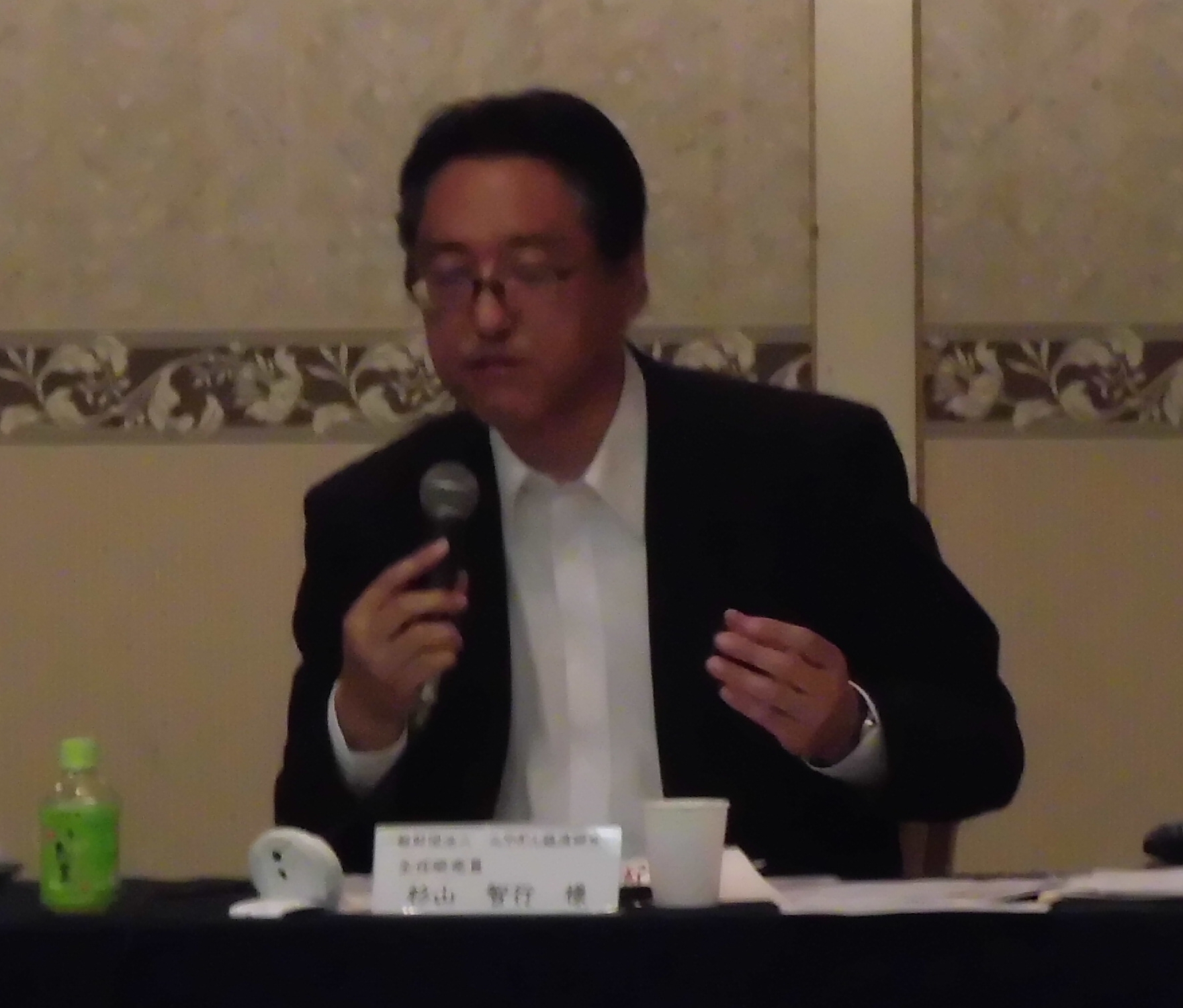 杉山智行氏が話している様子