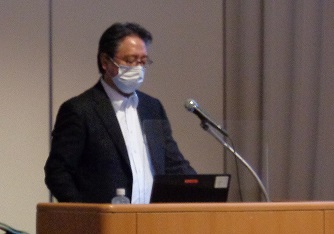 宮崎大学地域資源創成学部教授杉山智行氏が話している様子