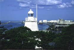 日和山公園の灯台が写っている写真