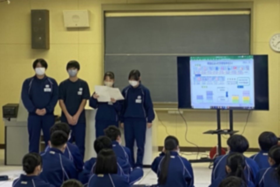 生徒による発表のようす