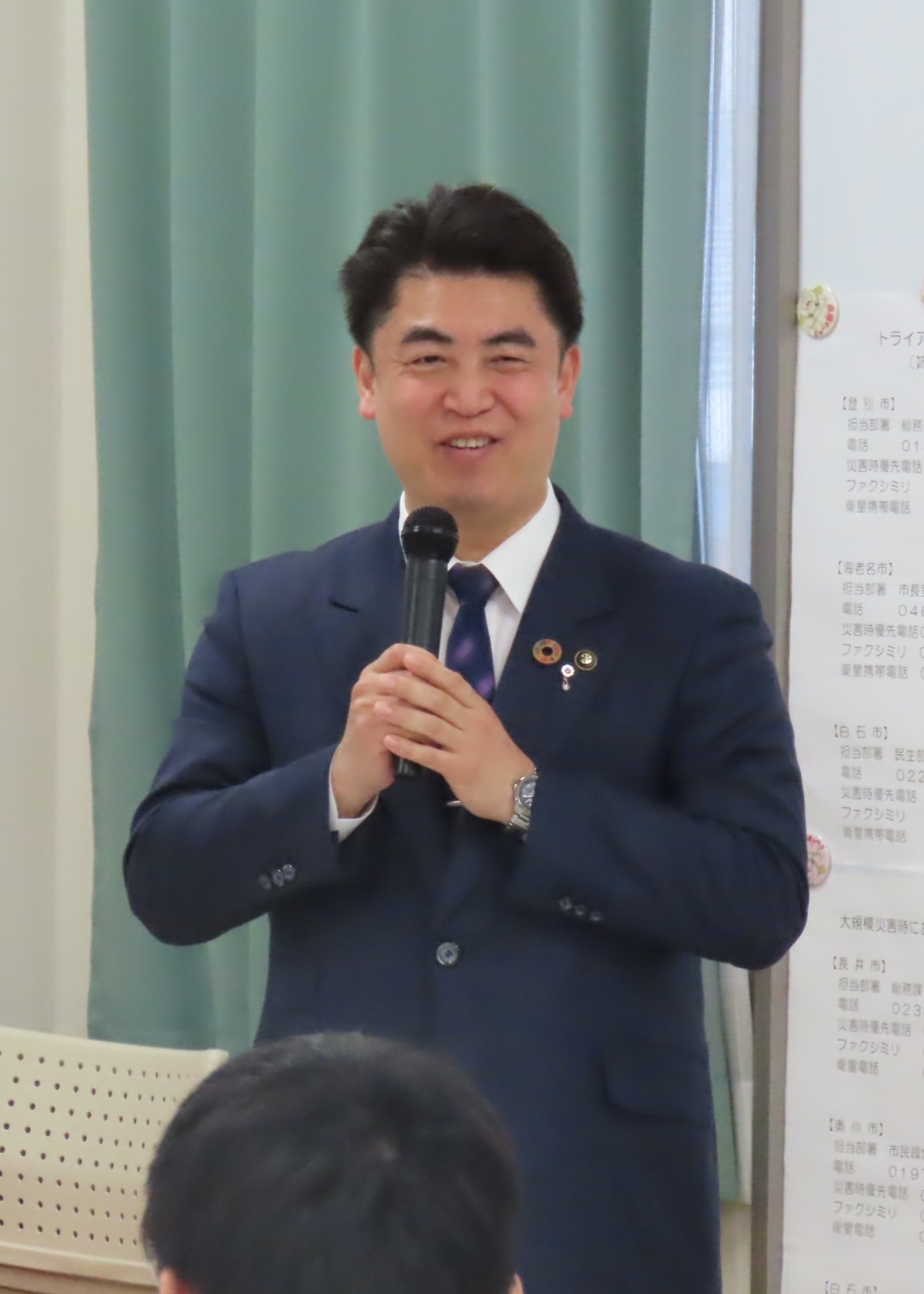 生徒の発表に対して白石市長が講評している様子