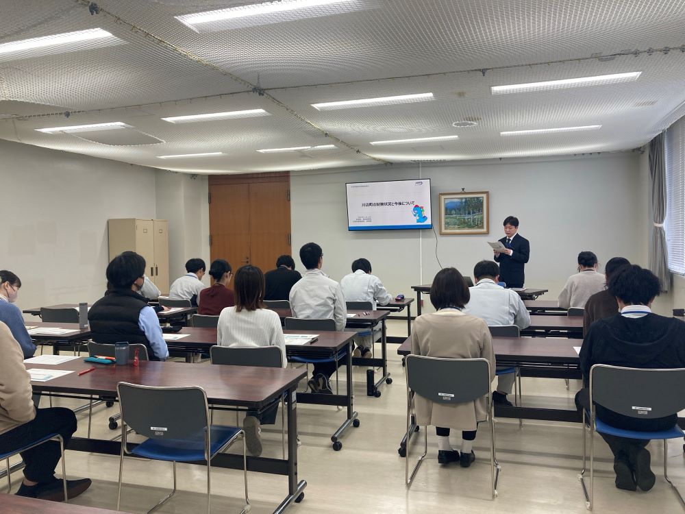 川辺町での財政研修の様子