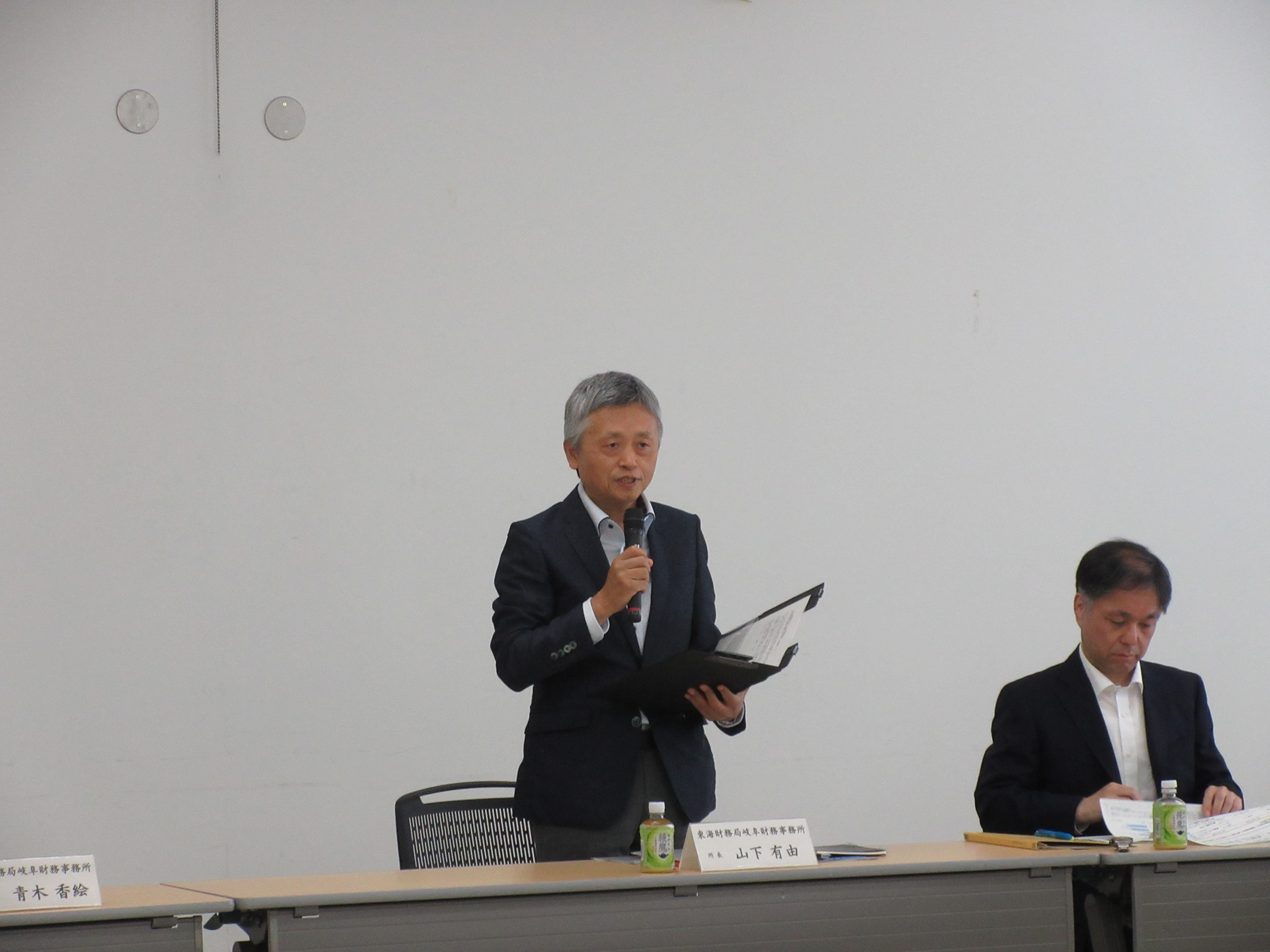 岐阜財務事務所長の挨拶の様子