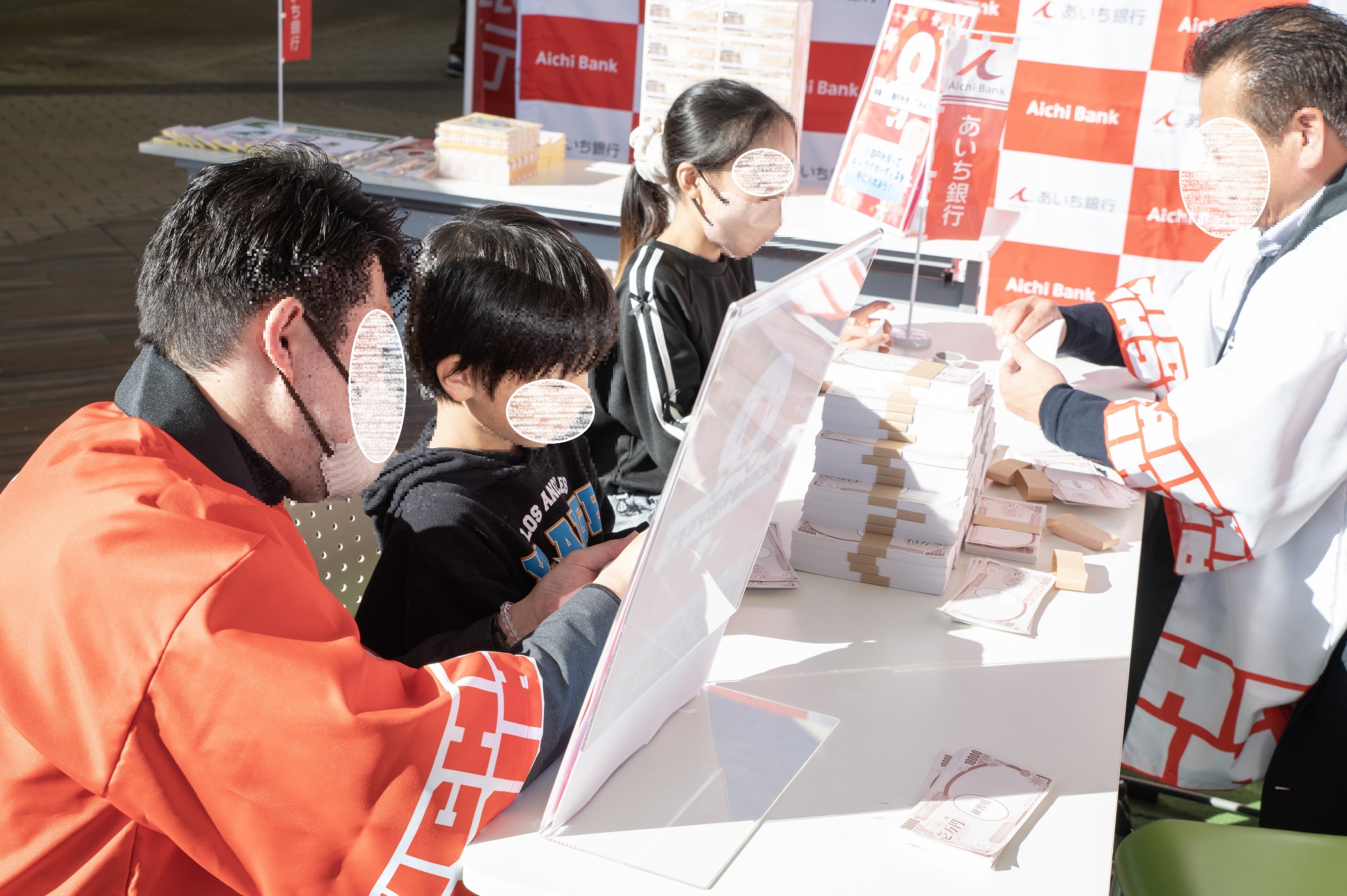 あいち銀行のブースの参加者の写真