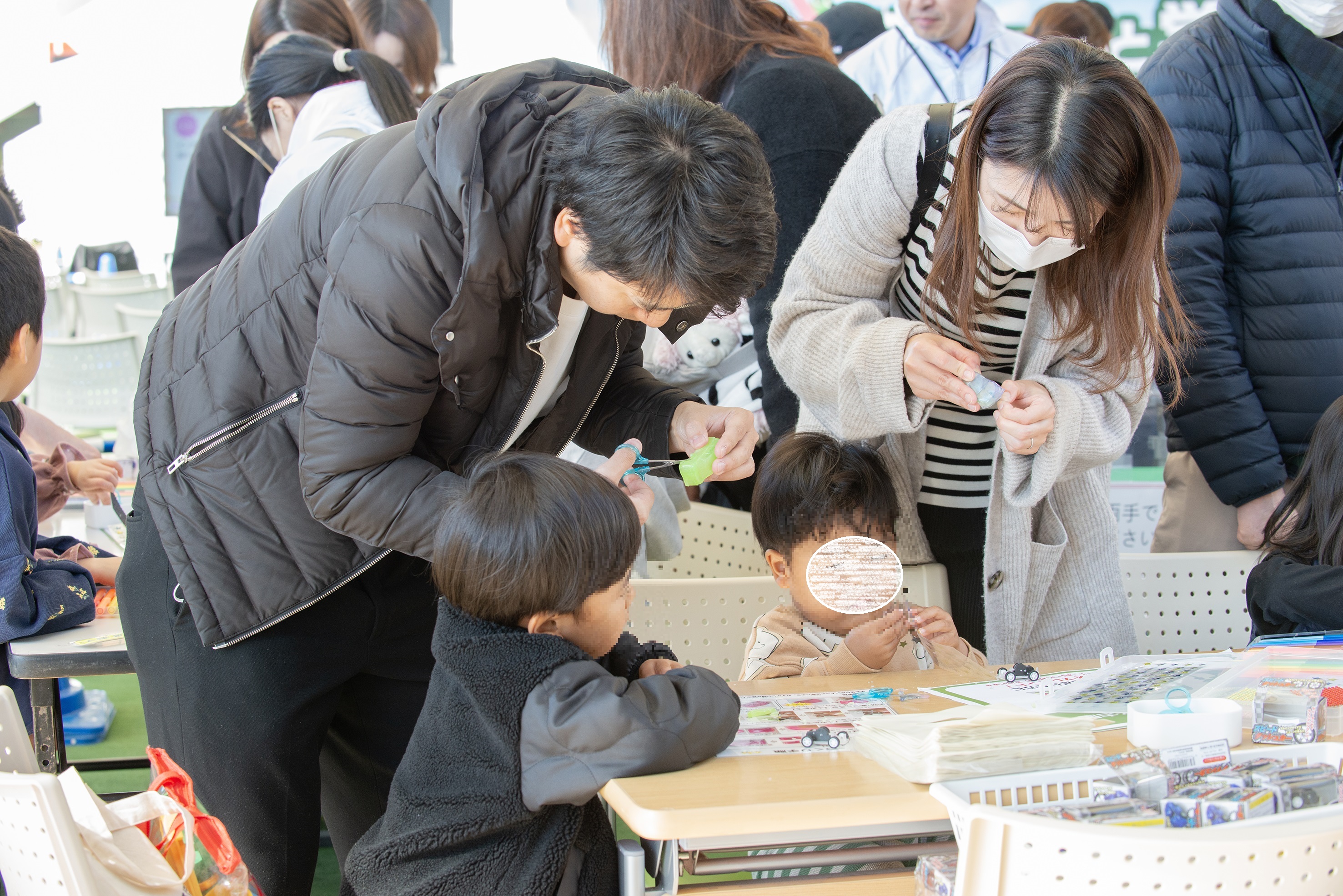 トヨタ自動車のブースの参加者の様子の写真