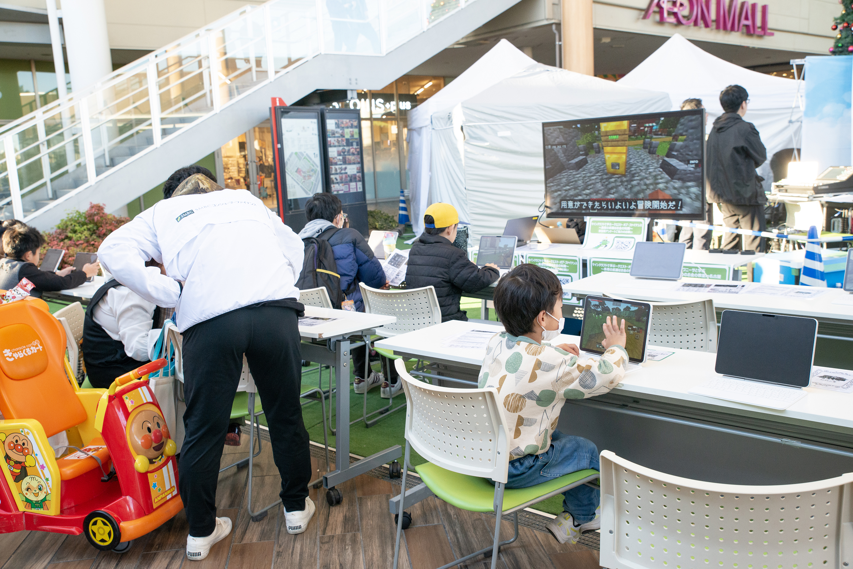 SMBCグループの講義イベントと観客の様子の写真