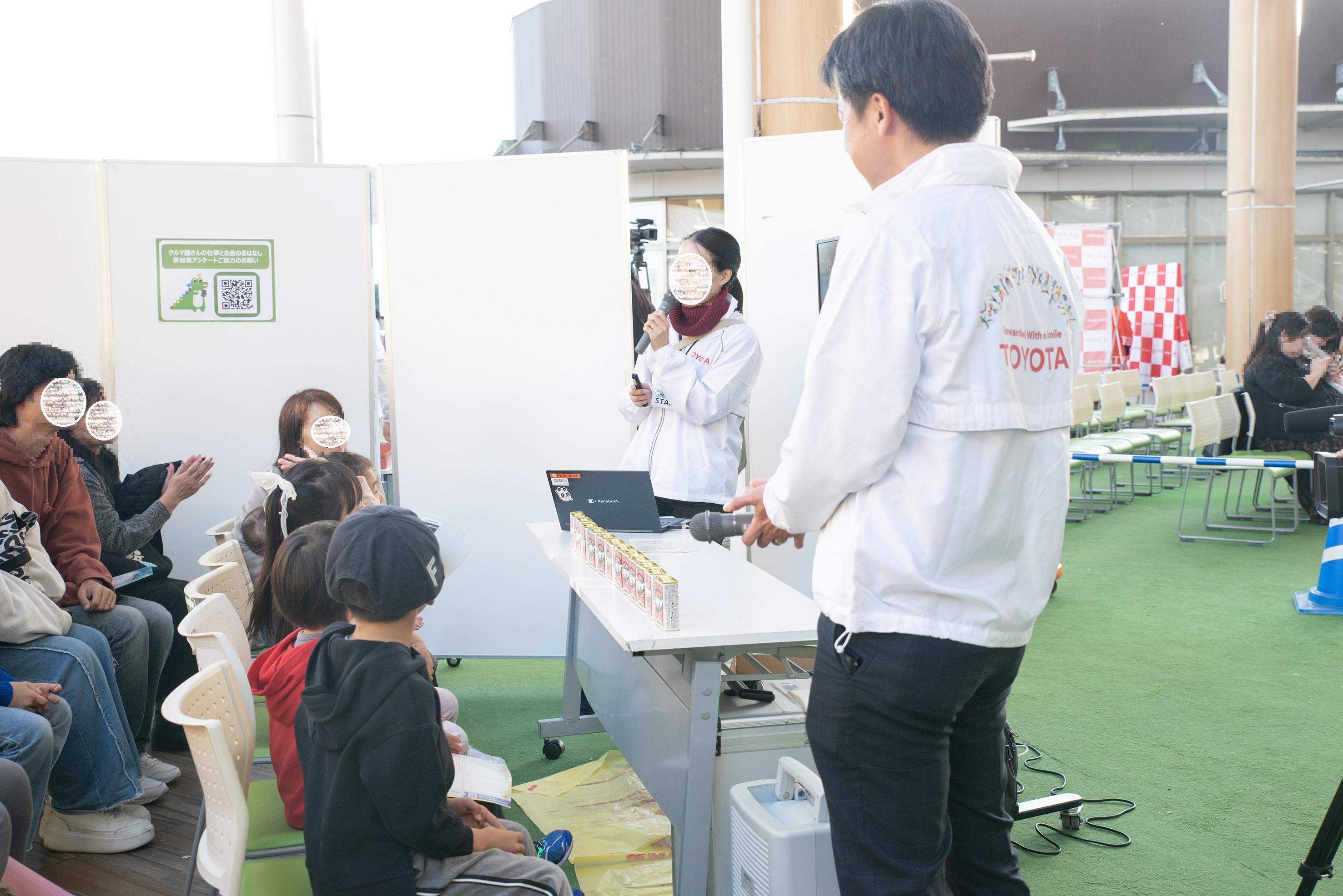 トヨタ自動車の講義イベントと観客の様子の写真