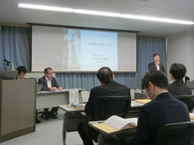財政講演会の様子